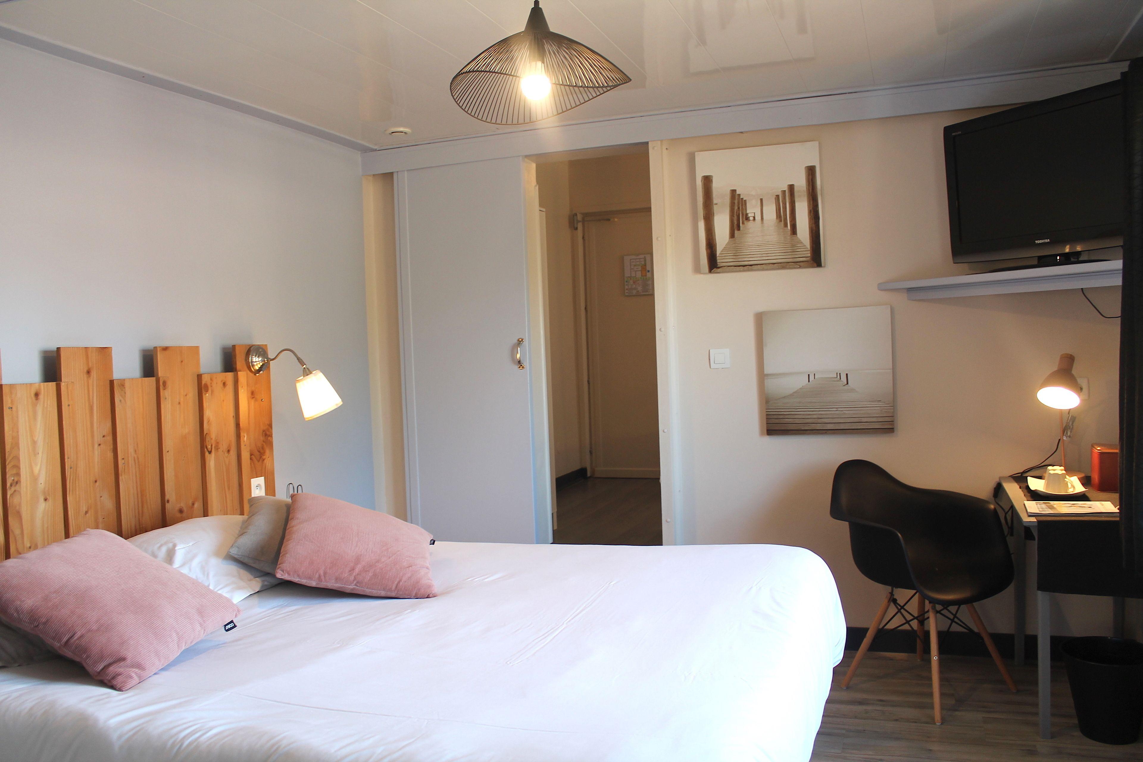 Chambre Familiale (2 Adultes + 2 Enfants) - Côté Rue